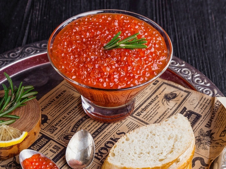 Воронежцам рассказали, как распознать настоящую красную икру