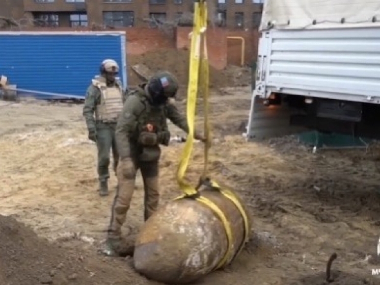 В Волгограде пиротехники  из Ростовской области обезвредили авиационную бомбу ВОВ