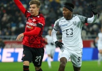 «Балтика» в 17-м туре РПЛ одержала победу над «Спартаком» со счётом 1:0 в Калининграде, несмотря на игру в меньшинстве. Это вторая сухая победа «Балтики» над «Спартаком» в сезоне. Калининградцы с 32 очками вышли на четвёртое место, продлив серию без поражений до семи матчей.