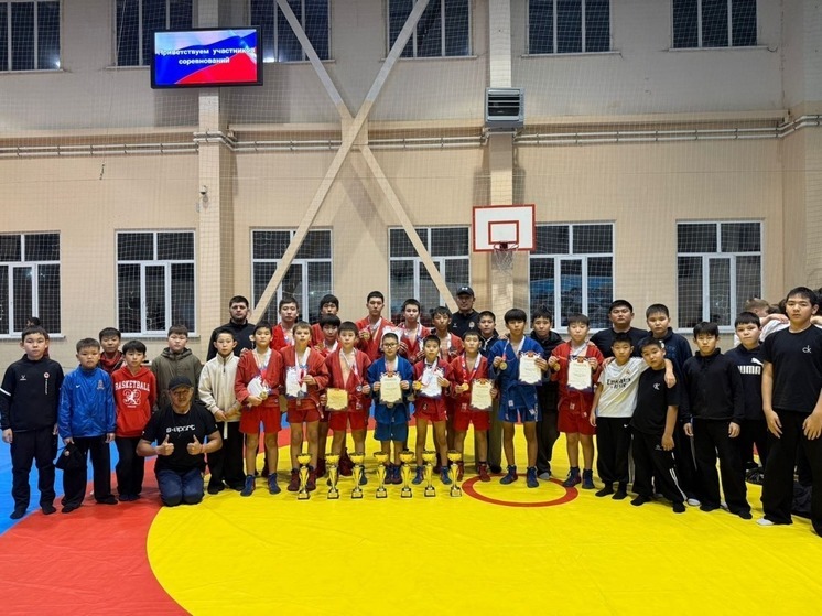 Калмыцкие спортсмены завоевали 14 медалей на турнире по самбо в Ставропольском крае