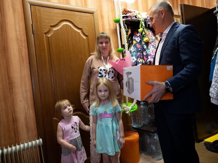 Многодетные мамы Серпухова получили подарки и благодарности от Госдумы