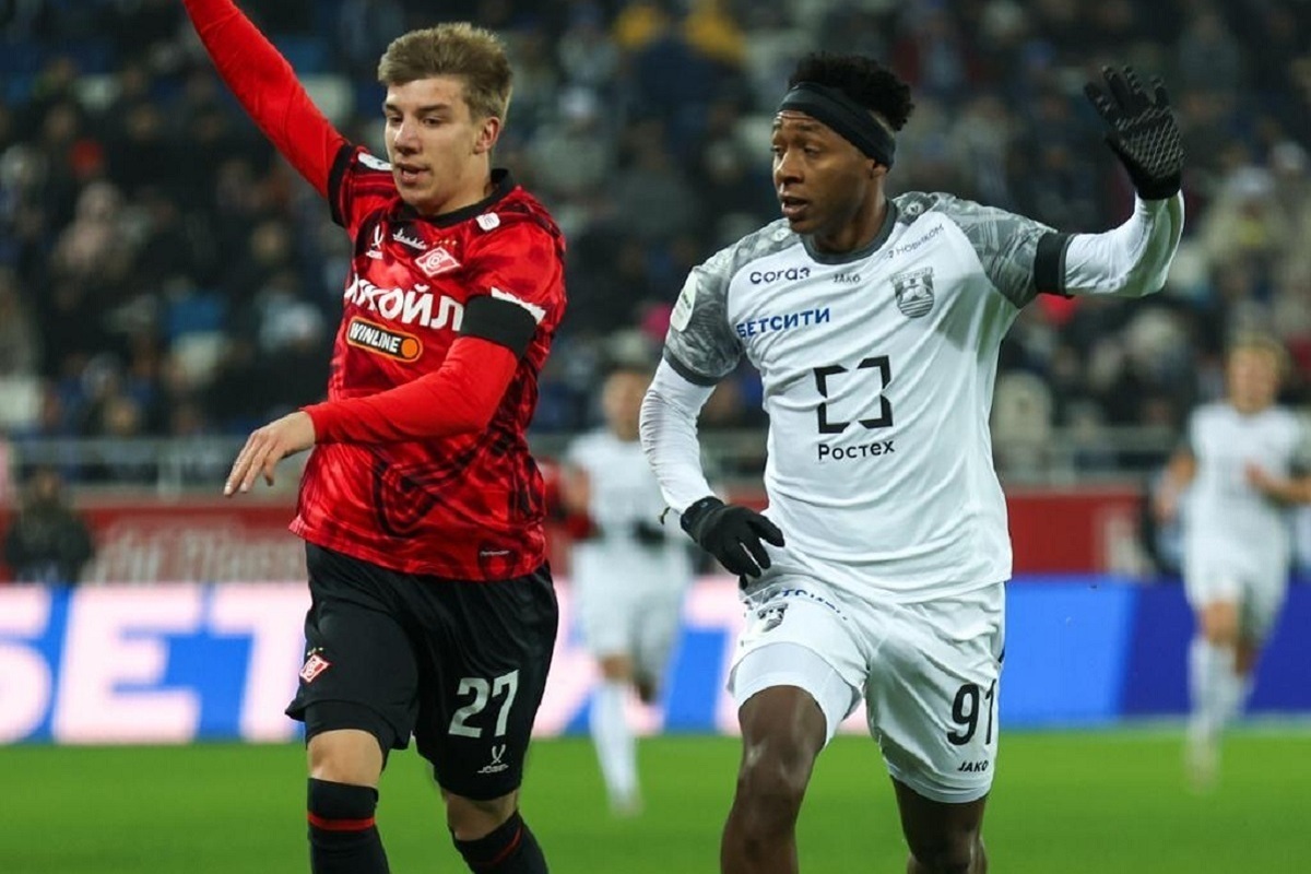 «Балтика» в 17-м туре РПЛ одержала победу над «Спартаком» со счётом 1:0 в Калининграде, несмотря на игру в меньшинстве. Это вторая сухая победа «Балтики» над «Спартаком» в сезоне. Калининградцы с 32 очками вышли на четвёртое место, продлив серию без поражений до семи матчей.