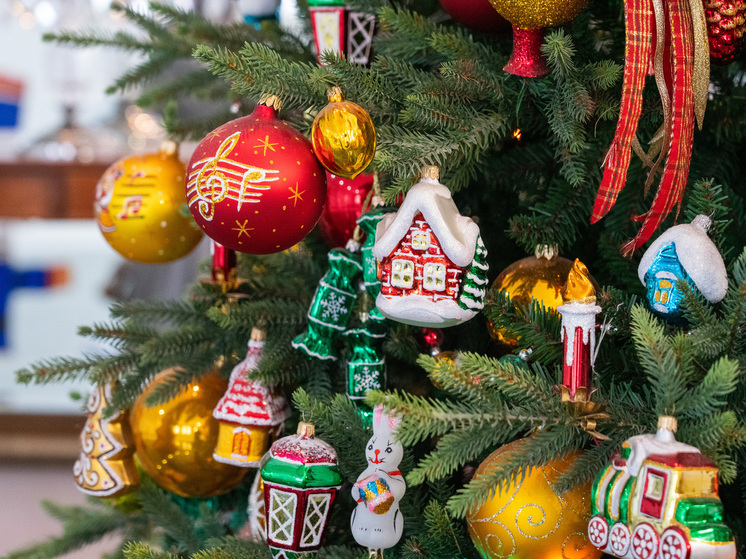 Советские игрушки и картины: в Серпухове открылась новогодняя выставка