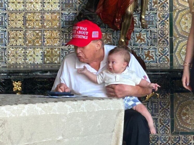 Тиффани Трамп показала снимок президента США с внуком