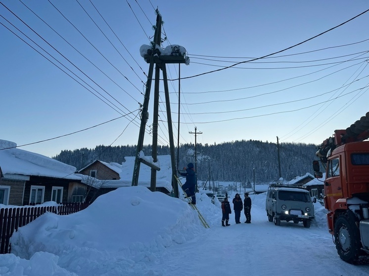 Дополнительная бригада энергетиков добралась до аварии в Балыксе сквозь снег
