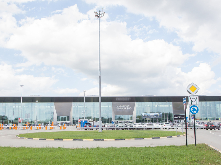 Пять утренних рейсов задержались при прилёте в аэропорт Толмачёво