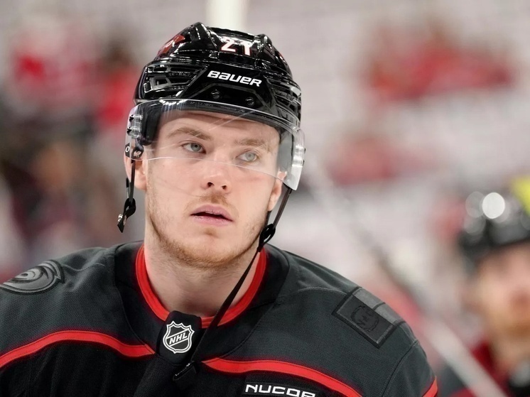 Гол орловского хоккеиста Никишина помог «Каролине» одержать победу в матче НХЛ