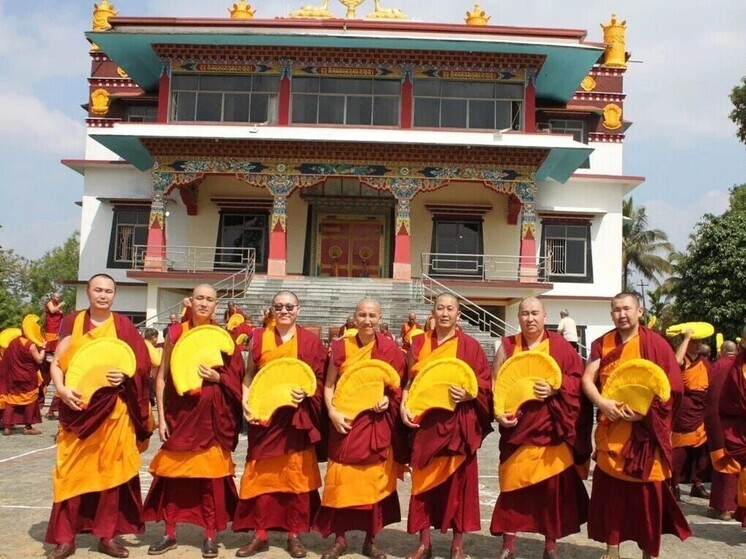 Шестеро монахов из Бурятии получили высшие ученые степени в главном монастыре Тибета