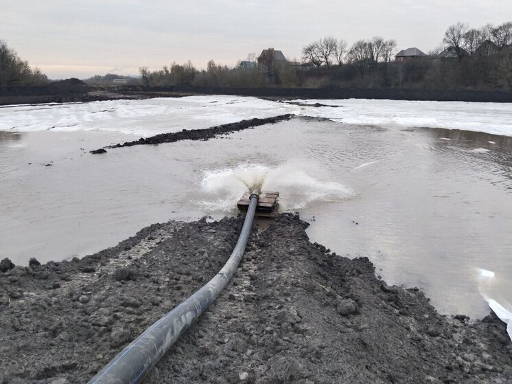 В Курске запустили земснаряд для очистки реки Тускарь