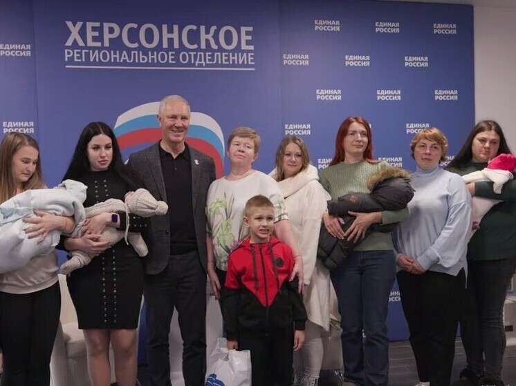 Владимир Сальдо поздравил женщин Херсонщины с Днем матери