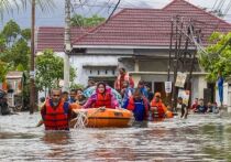 По меньшей мере 500 человек погибли в результате наводнений и оползней в Юго-Восточной Азии