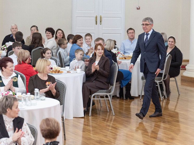 Дмитрий Миляев обратился к тулячкам в День матери