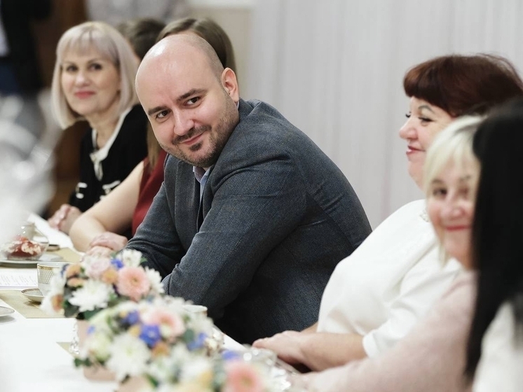 Губернатор Самарской области Федорищев поздравил жителей с Днем матери