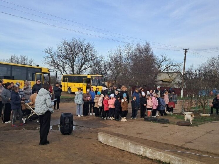 В Скадовском округе ко Дню матери женщины соревновались в стрельбе из лука