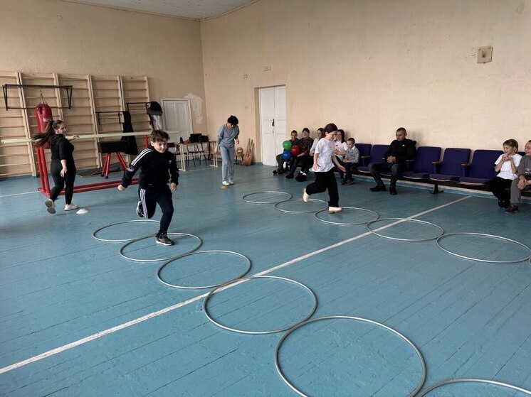 В Верхнерогачикской школе №1 семейные старты посвятили Дню матери