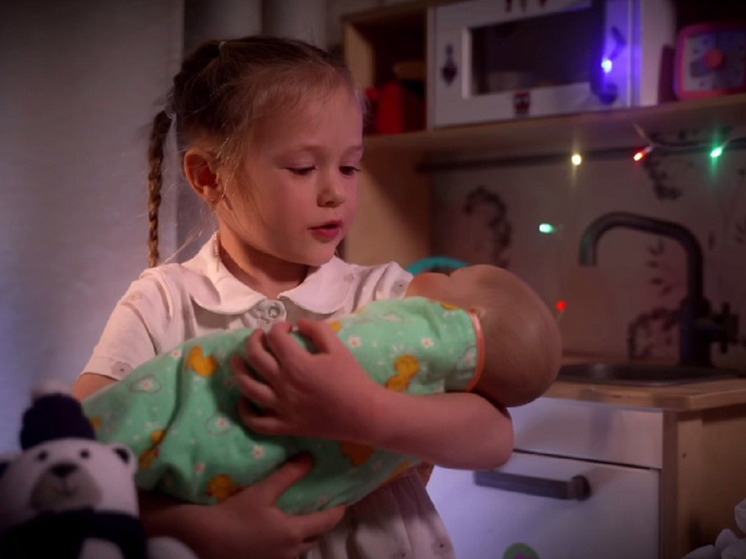 Трогательным клипом ямальских женщин с Днем матери поздравил Дмитрий Артюхов