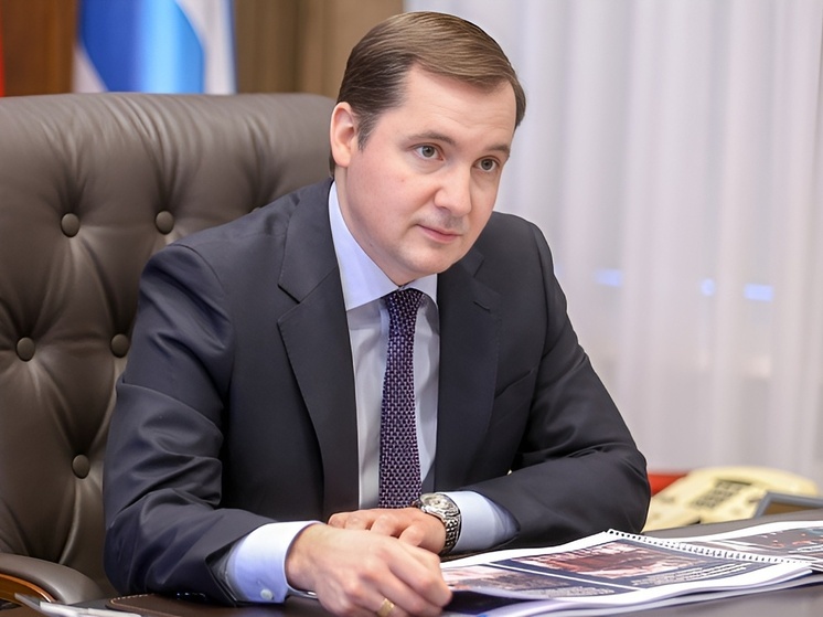 Александр Цыбульский поздравил жительниц Архангельской области с Днем матери