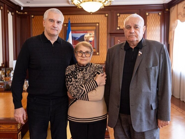 Власти Крыма поздравили жителей республики с Днем матери