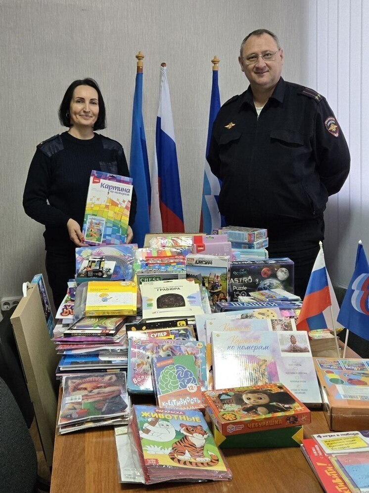 Старобельские стражи порядка стали участниками акции «Коробка храбрости»