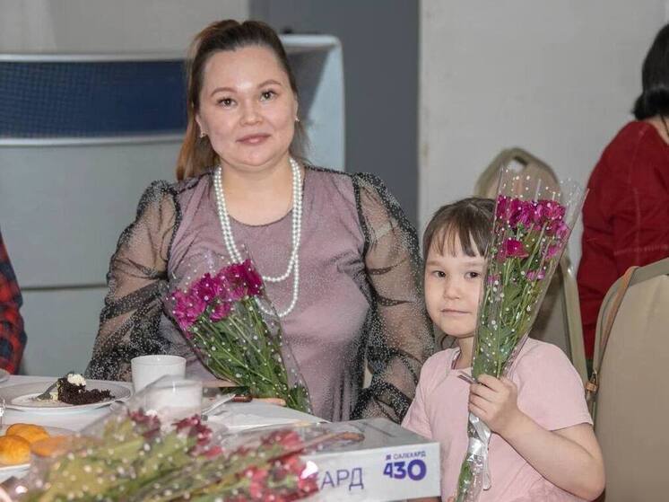 Салехардские артисты организовали праздник для мам и жен участников СВО