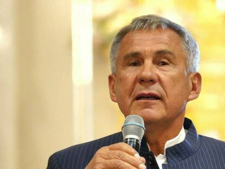 Раис Татарстана поздравил «дорогих наших мам» с праздником