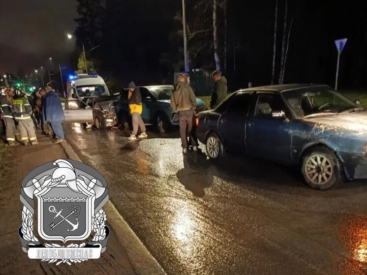 На перекрестке в Светогорске столкнулись три автомобиля