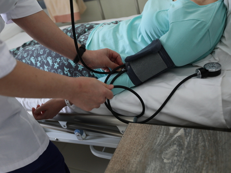 Несколько признаков должны насторожить человека
Повышенное артериальное давление и гипертония являются достаточно распространёнными и коварными заболеваниями , что естественно породило вокруг них множество мифов, которые мешают людям