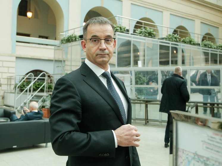 Актер и парламентарий Дмитрий Певцов назвал Всеволода Шиловского, с которым в эти минуты прощается театральная Москва, человеком, умеющим отдавать любовь, и настоящим представителем старой актерской школы