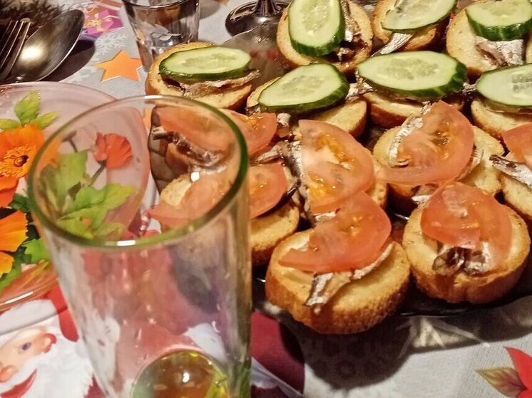 В Омске запустили «Красный свод» — бутербродную с атмосферой СССР