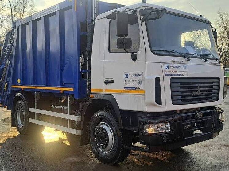 В Уфе закупили еще три мусоровоза