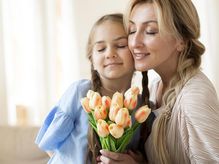 Праздничный концерт «Мамино тепло» собрал сотни зрителей в Мелитополе