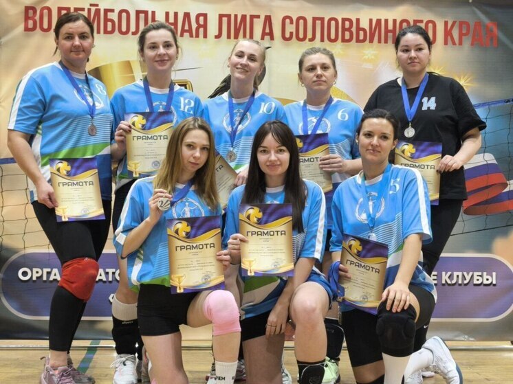 Курские работницы суда вышли в лидеры на соревнованиях по волейболу