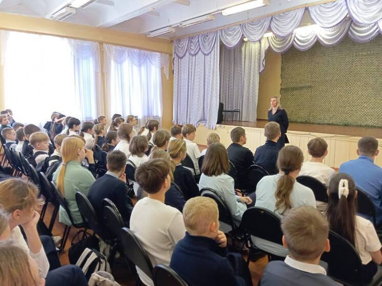 Полицейские провели для школьников акцию «Мы против вандализма» в Рязани