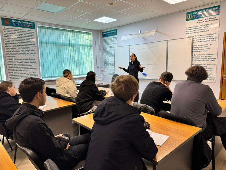 В Сочи сотрудники полиции и активисты провели лекцию для студентов