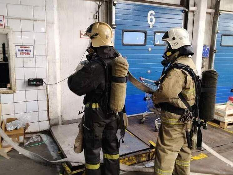 Спасатели потушили условный пожар в ТЦ Курска