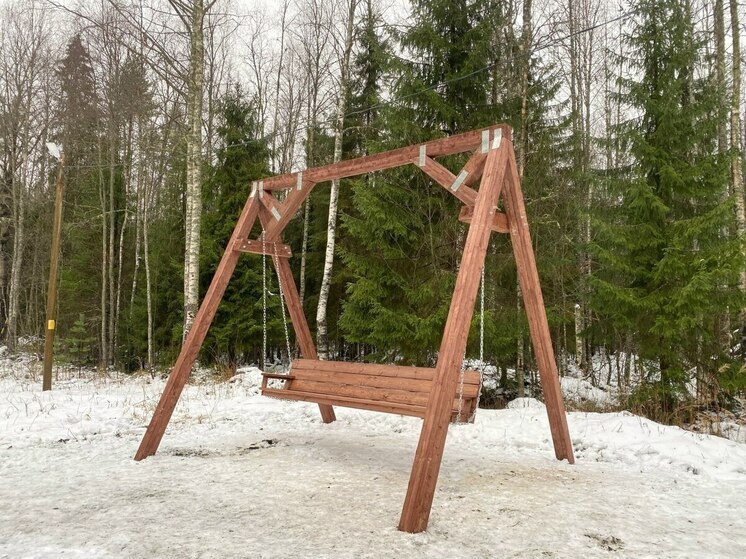 "Влезут все!": на лыжной трассе Фонтаны появились еще одни вместительные качели для всей семьи