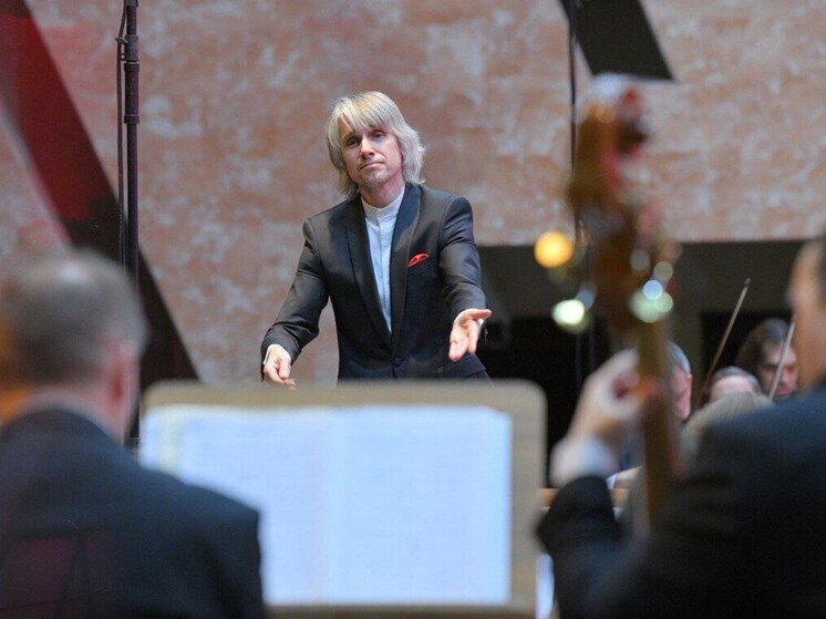 Худрук Омского симфонического оркестра заявил о споре с филармонией