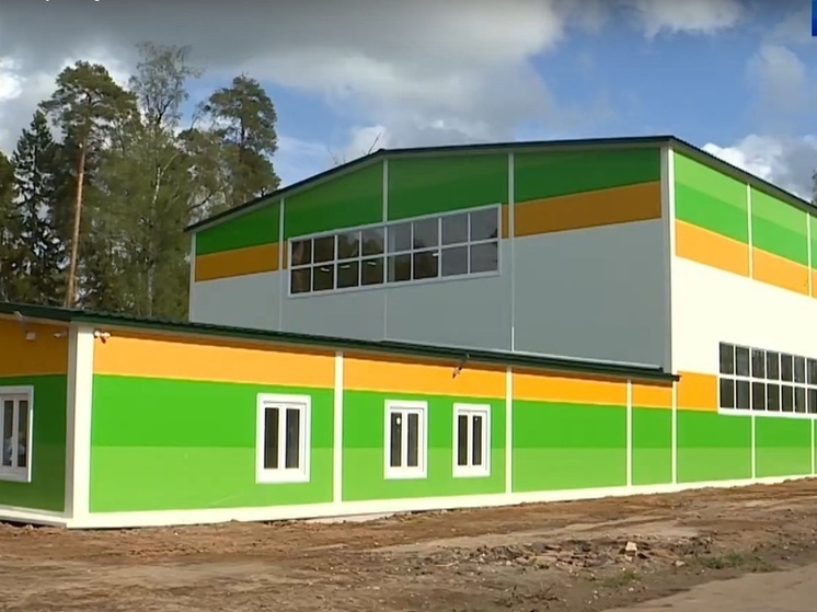 В новом тренировочном зале в Кохме тренируются более четырехсот детей