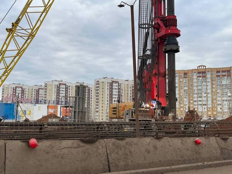 Скандал на стройке развязки в Оренбурге: рабочим задерживают выплаты, а аванс составил 864 рубля