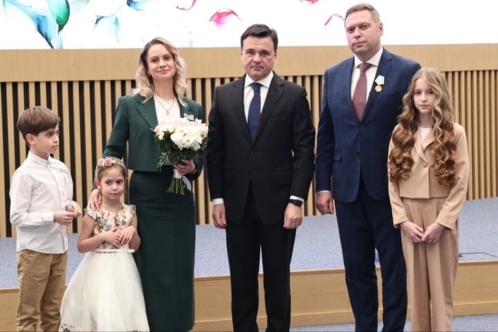 С Днем матери: Андрей Воробьев поздравил женщин Подмосковья и вручил государственные награды