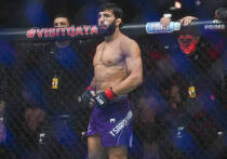 Ранее UFC анонсировал титульный поединок в легком весе.