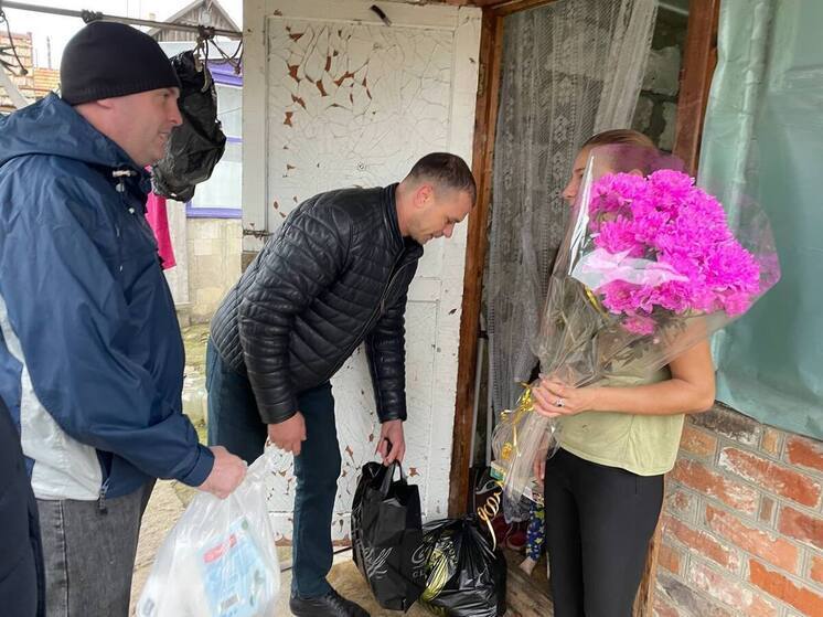 Представители власти Пензенской области и Токмакского округа поздравили многодетных матерей с праздником