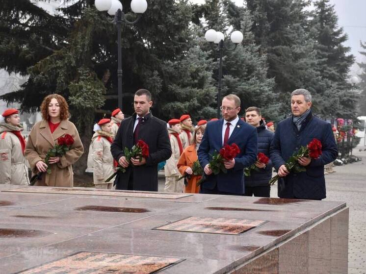 Делегация министров культуры новых регионов почтила память молодогвардейцев в Краснодоне