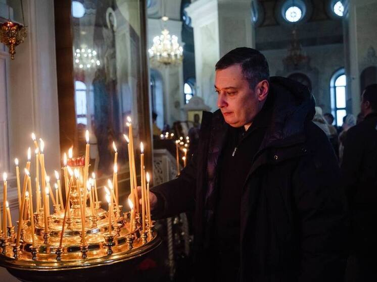 Курский губернатор начал свой день с церковной службы