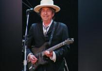 Боб Дилан отдал дань уважения ирландскому музыканту Шейну Макгоуэну, исполнив кавер на песню «A Rainy Night In Soho» на концерте в Дублине