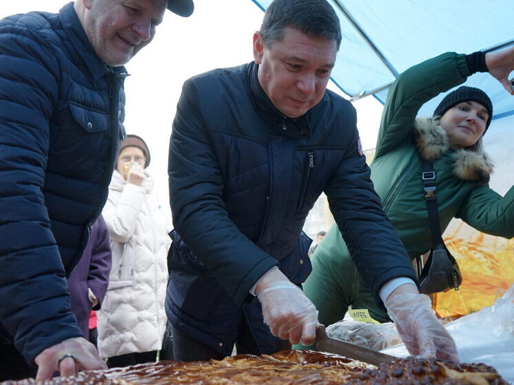 С любовью к тамбовчанам: хлебокомбинат устроил сладкий праздник у «Кристалла»