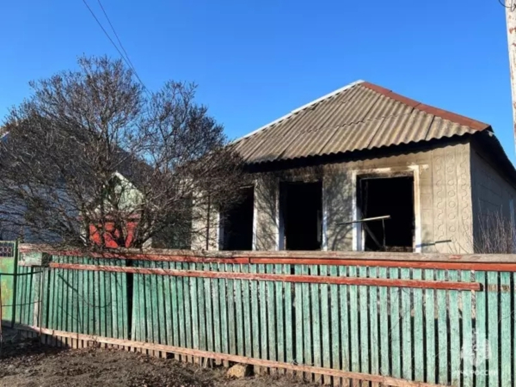 В Ростовской области из-за неисправной электросети сгорел частный дом