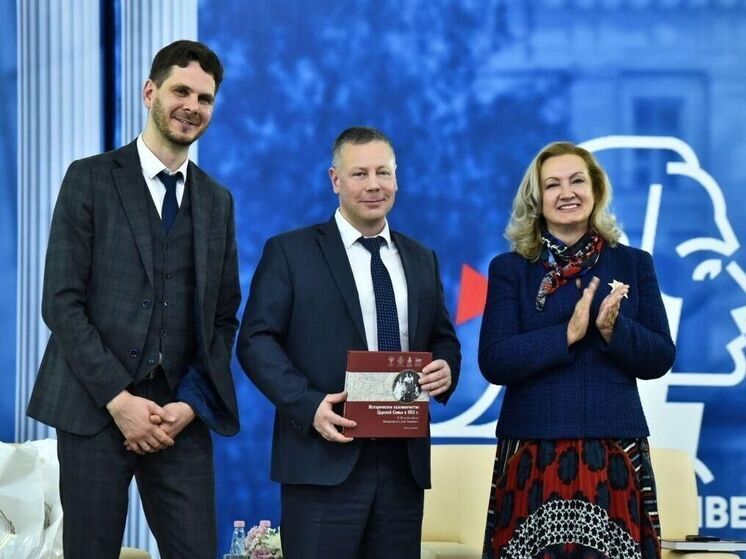 Губернатор Михаил Евраев принял участие в открытии выставки Российской академии наук