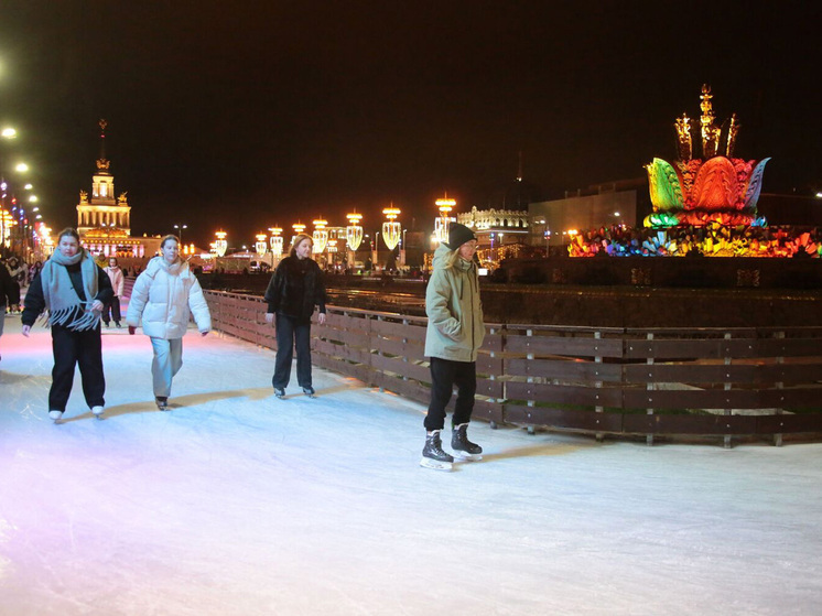 На ВДНХ открылся самый большой в Москве каток