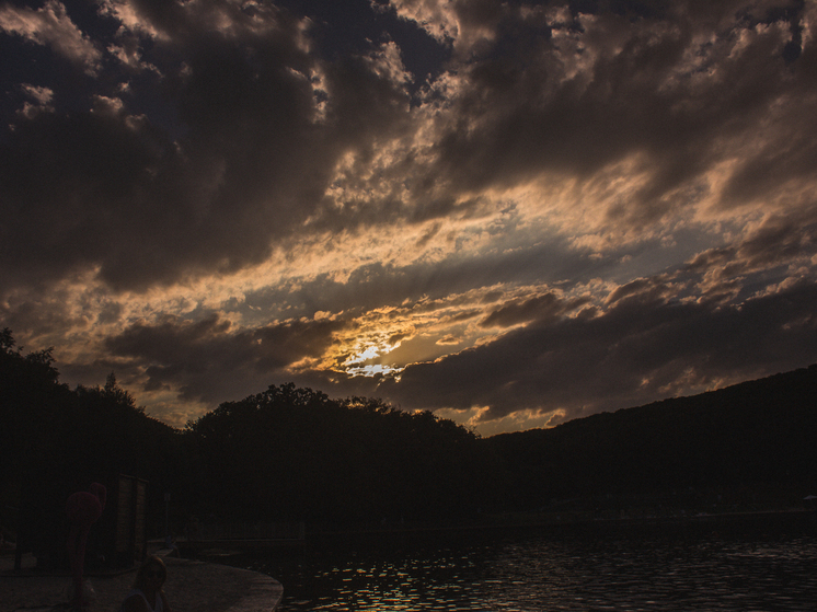 Петербуржцам рассказали о формировании третьей активной области на Солнце